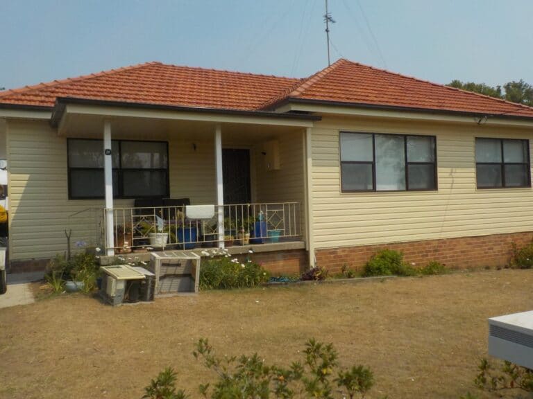 East Maitland Harvest Gold D5 I15 - Vinyl Wall Cladding Projects - Forever Boards