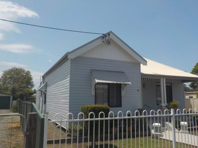 Cessnock Grey Walls D5 I15 / Eaves White V5 - Vinyl Wall Cladding Newcastle - Forever Boards