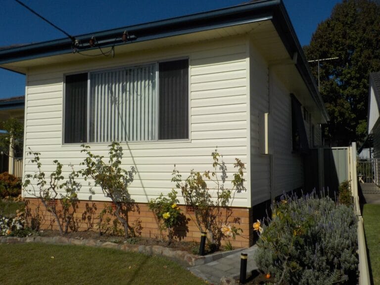 Elermore Vale Vanilla D5 I15 - Vinyl Wall Cladding Projects - Forever Boards
