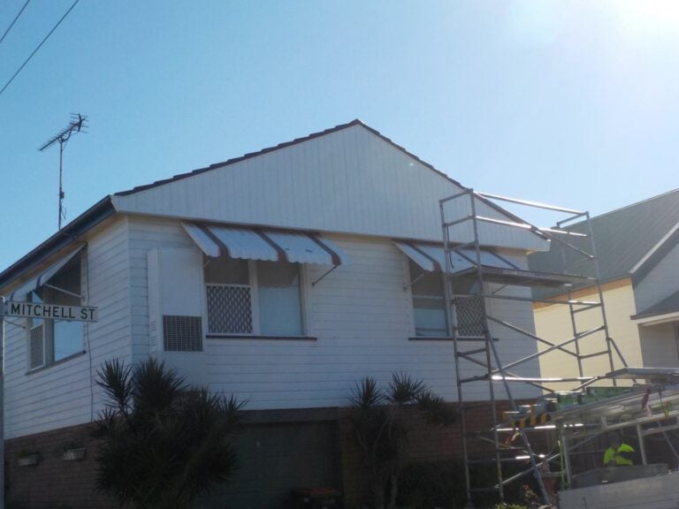 Michell Street Tighes Hill FBV5 White complete - Vinyl Wall Cladding Projects - Forever Boards